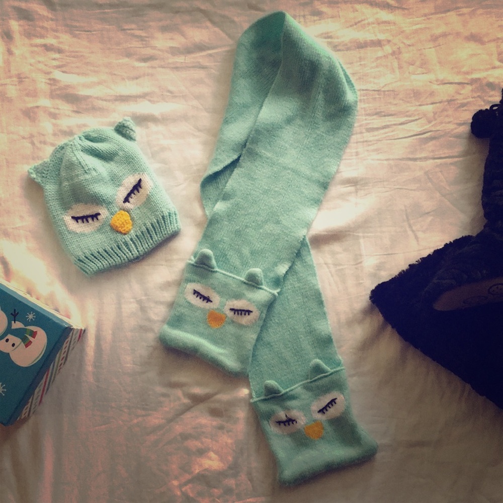 Kid’s owl scarf and hat set